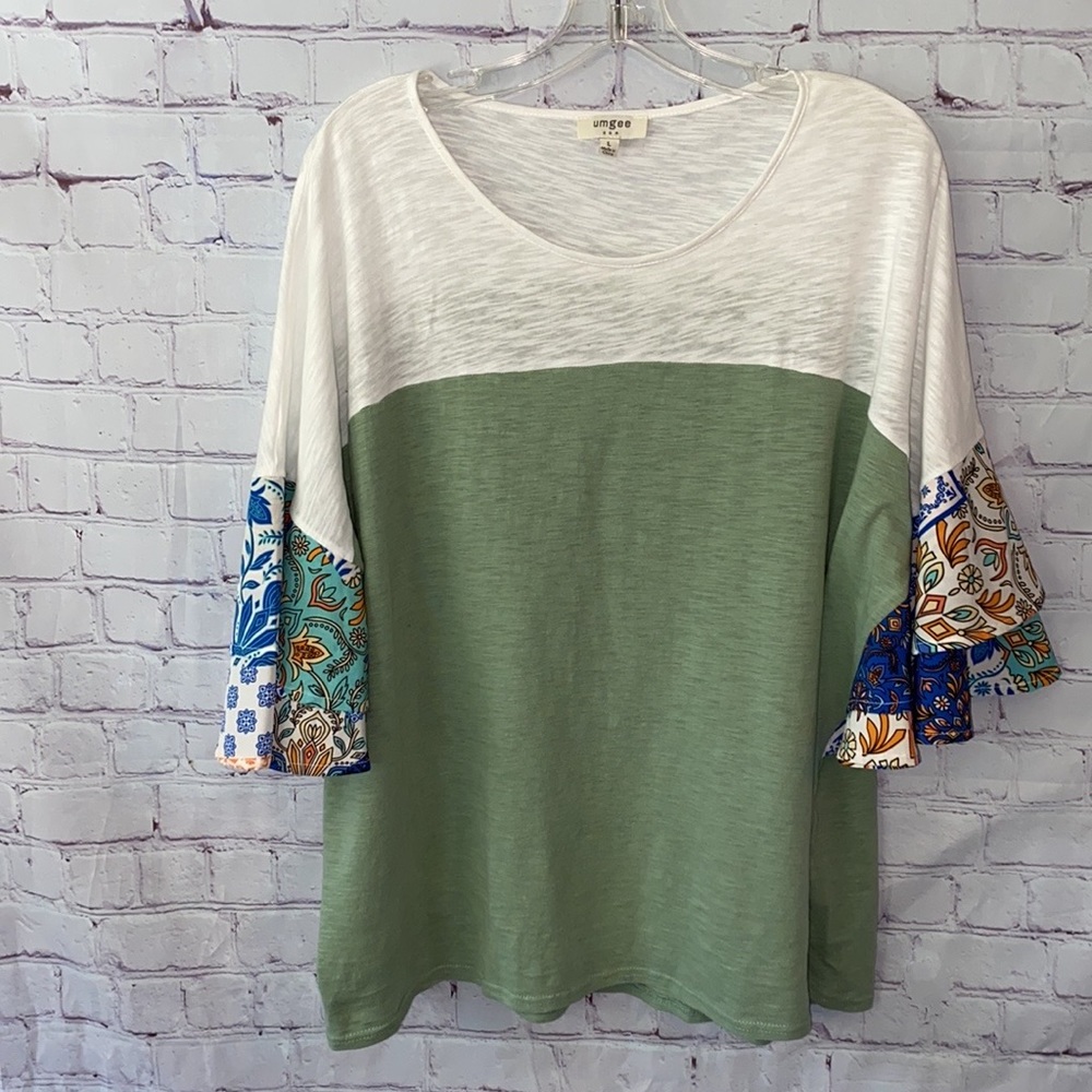 Umgee Top w/ Printed Ruffle Sleeves. L